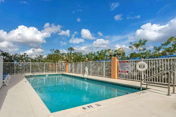 Comfort Inn Kissimmee image 24